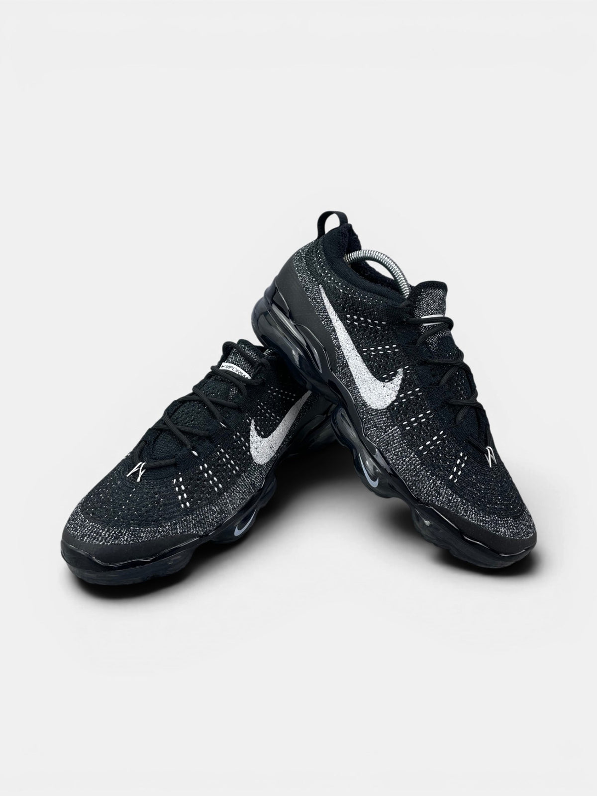 Nike Air VaporMax 2023 Flyknit Oreo — buty sportowe męskie w bardzo dobrym stanie rozmiar 44, boczny profil