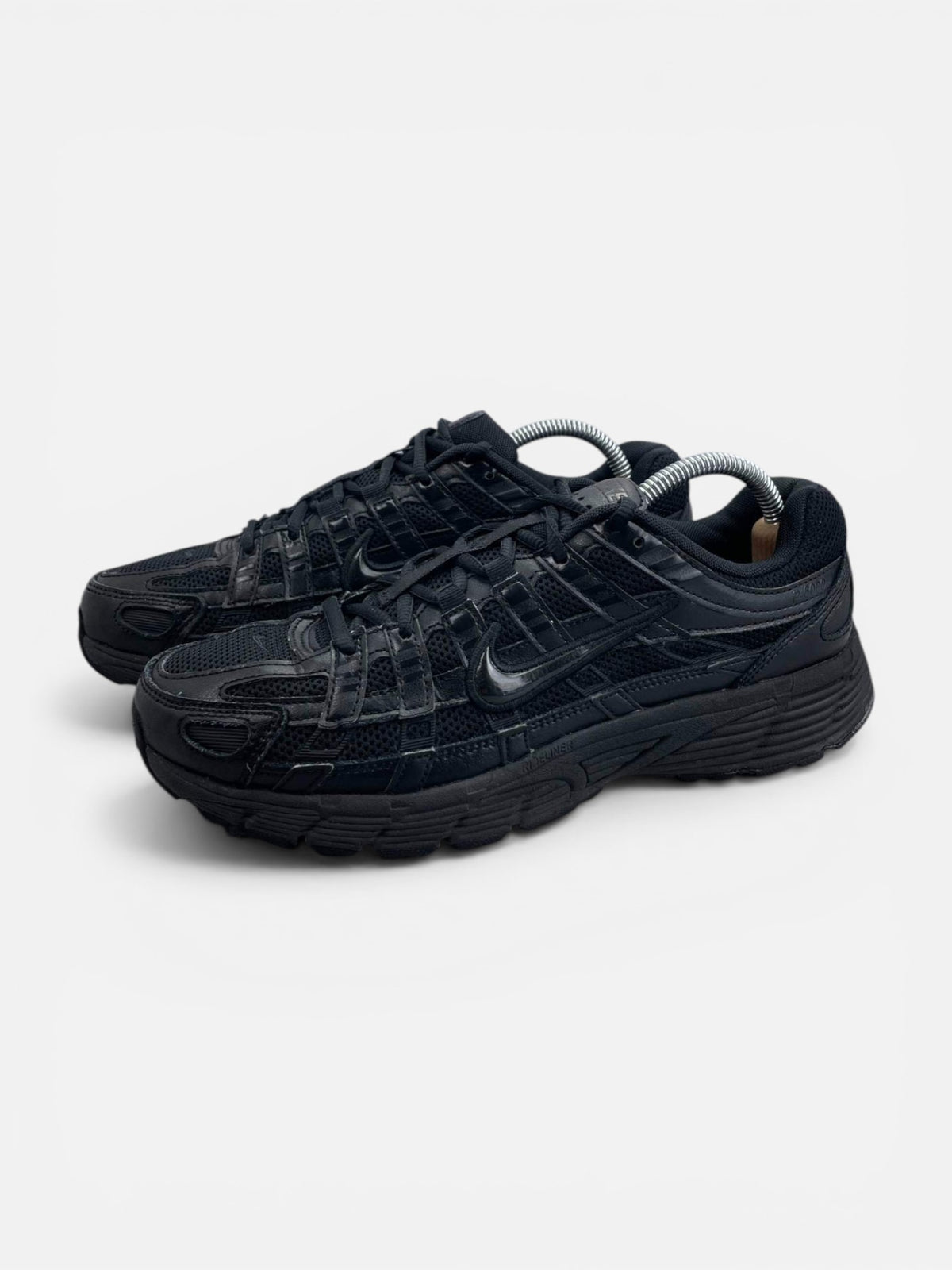 Nike P-6000 Black — buty sportowe męskie w bardzo dobrym stanie rozmiar 42, widok z boku