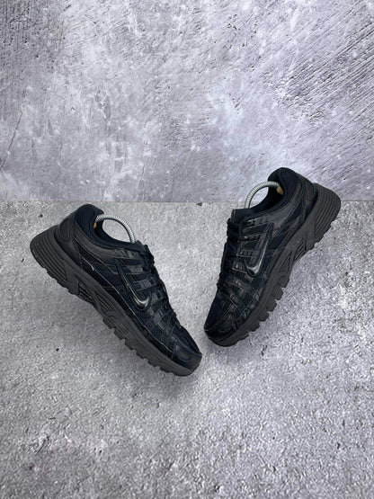Nike P-6000 Black — buty sportowe męskie w bardzo dobrym stanie rozmiar 42, widok z góry na wewnętrzną stronę butów
