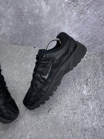 Nike P-6000 Black — buty sportowe męskie w bardzo dobrym stanie rozmiar 42, wewnętrzny panel prawego buta