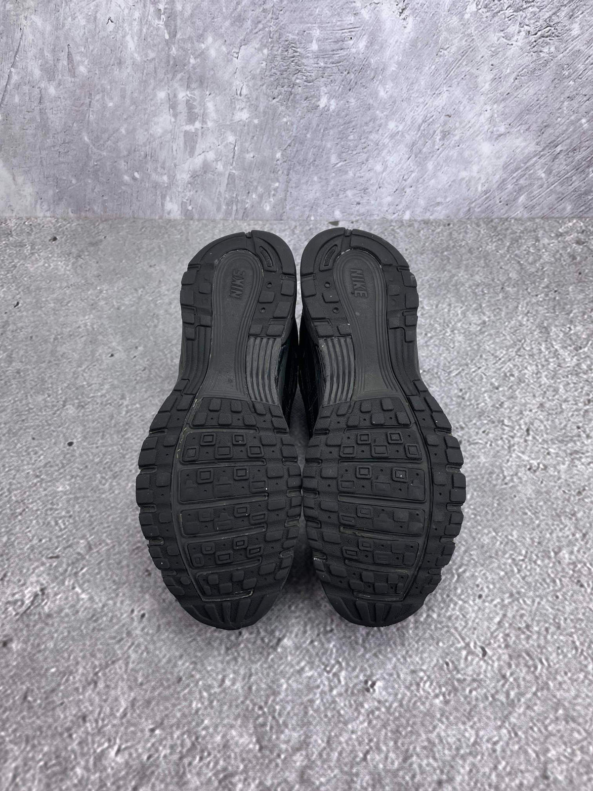 Nike P-6000 Black — buty sportowe męskie w bardzo dobrym stanie rozmiar 42, widok z tyłu