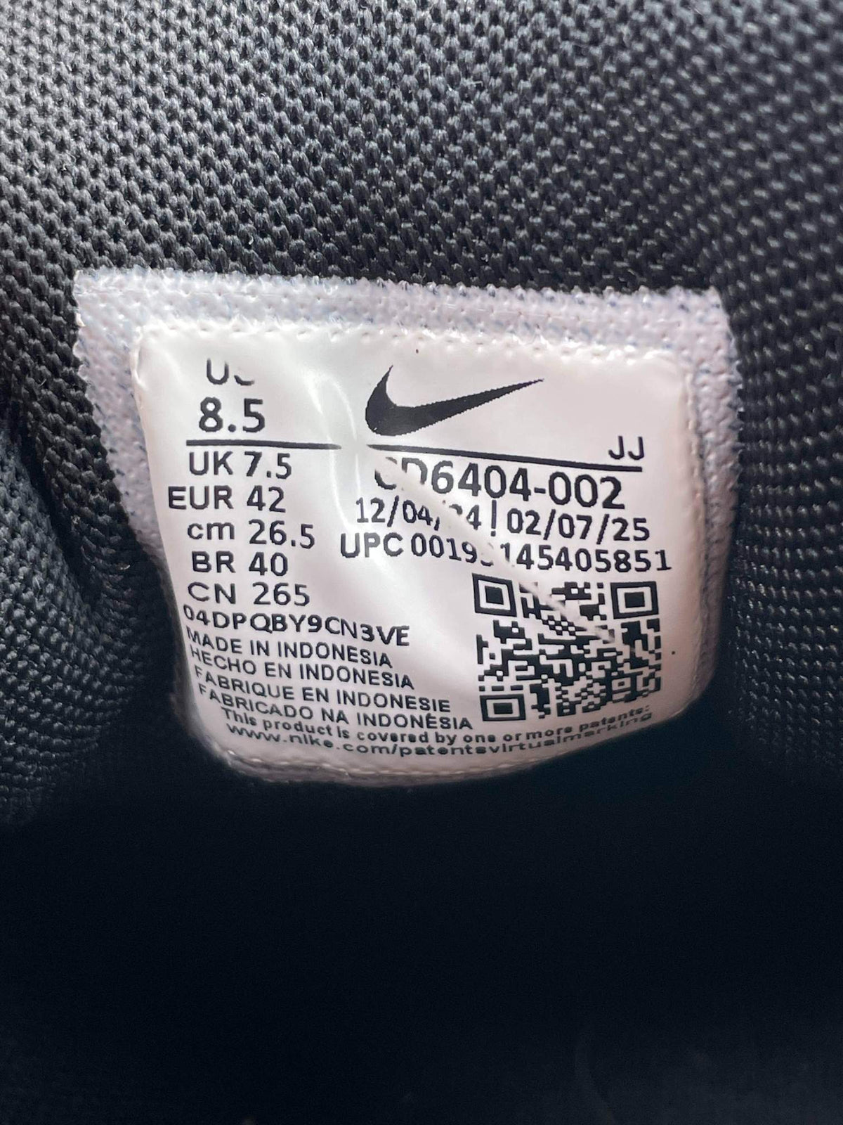 Nike P-6000 Black — buty sportowe męskie w bardzo dobrym stanie rozmiar 42, zapiętki butów