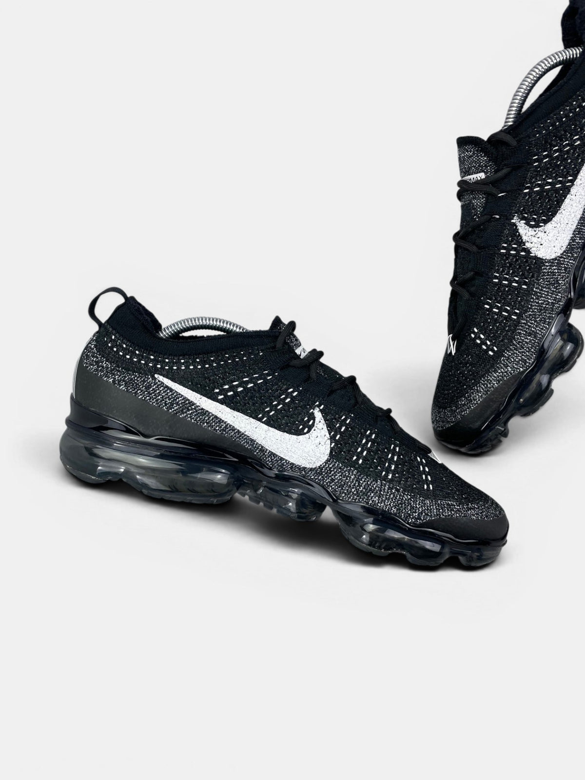 Nike Air VaporMax 2023 Flyknit Oreo — buty sportowe męskie w bardzo dobrym stanie rozmiar 44, wewnętrzny panel lewego buta