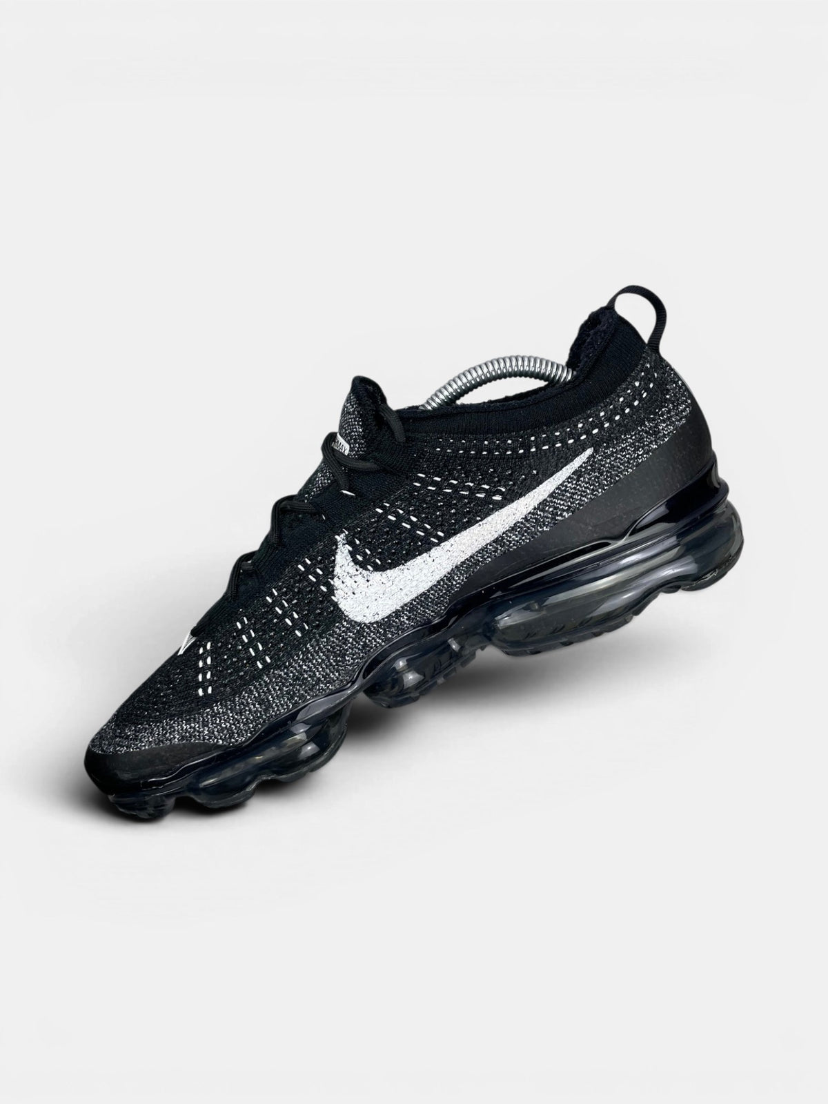 Nike Air VaporMax 2023 Flyknit Oreo — buty sportowe męskie w bardzo dobrym stanie rozmiar 44, wewnętrzny panel prawego buta