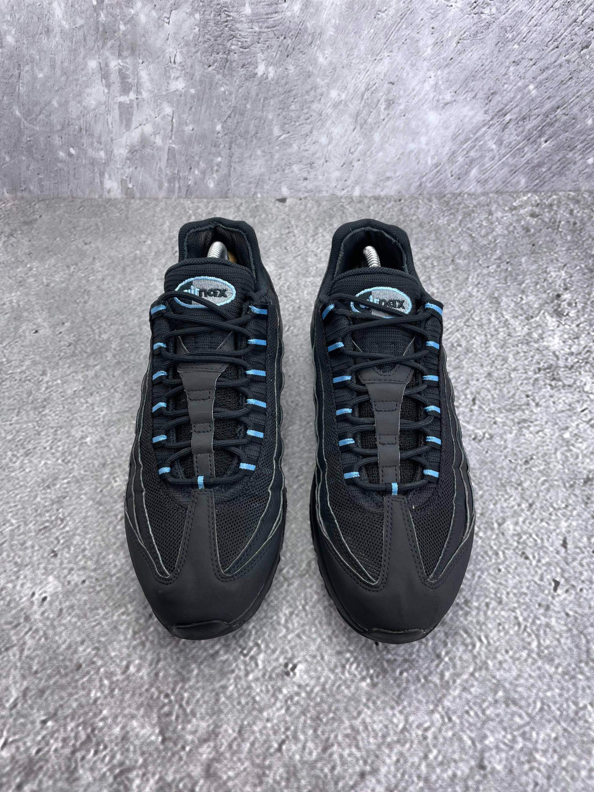 Nike Air Max 95 Black University Blue — buty sportowe męskie w bardzo dobrym stanie rozmiar 43, widok z góry
