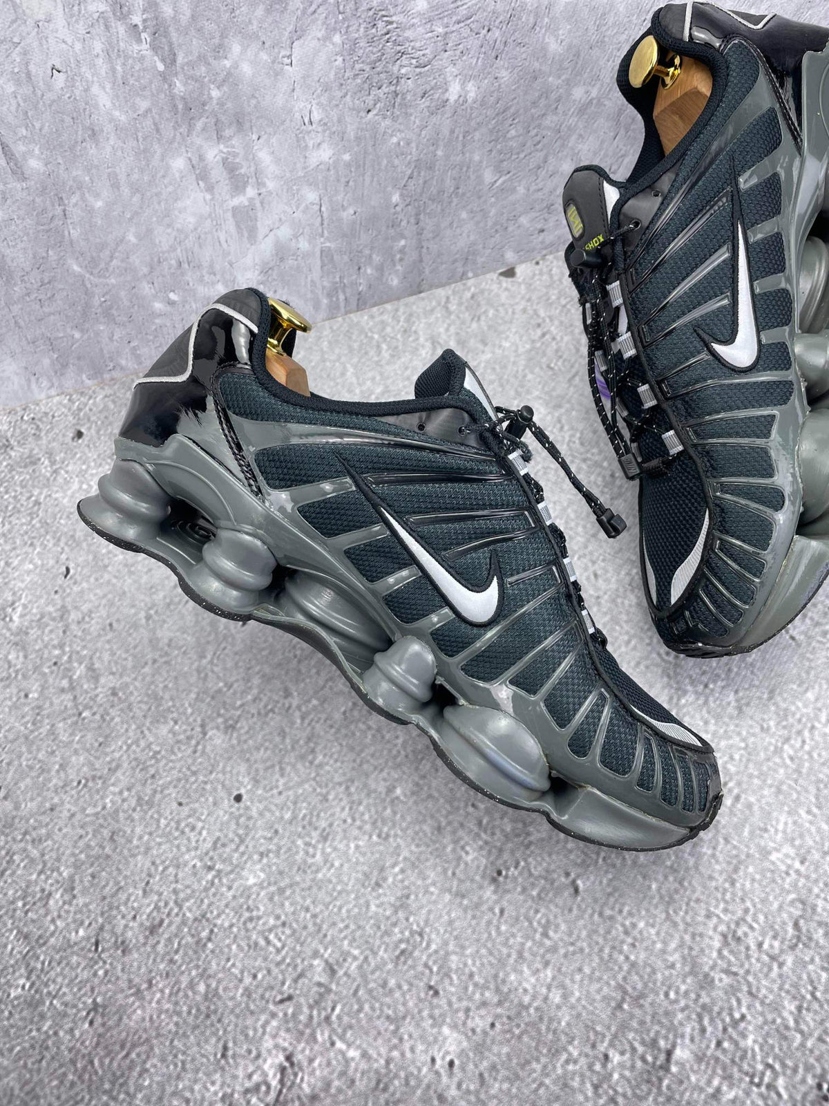 Nike Shox TL Black Iron Grey — buty sportowe męskie w bardzo dobrym stanie rozmiar 45.5, wewnętrzny panel lewego buta