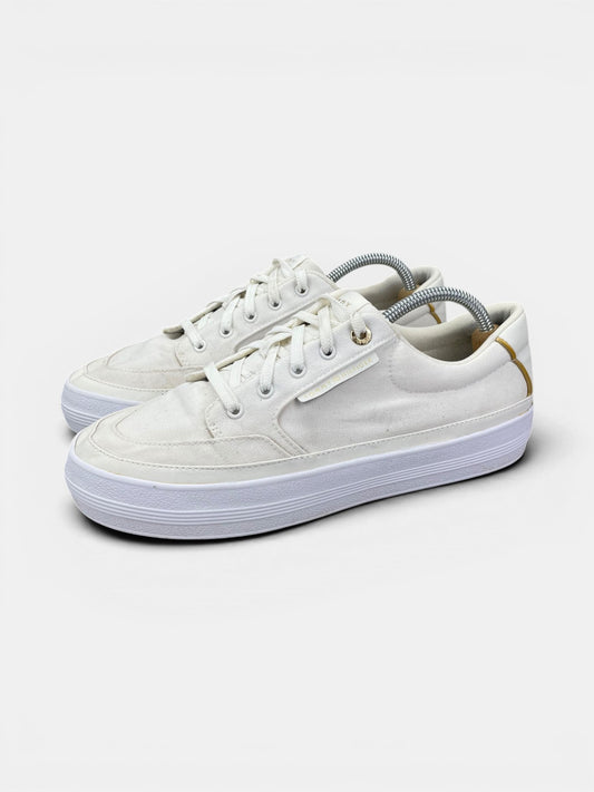 Tommy Hilfiger Sneakers — buty sportowe damskie w bardzo dobrym stanie rozmiar 42, widok z boku