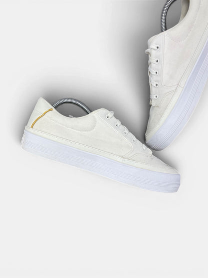 Tommy Hilfiger Sneakers — buty sportowe damskie w bardzo dobrym stanie rozmiar 42, wewnętrzny panel lewego buta