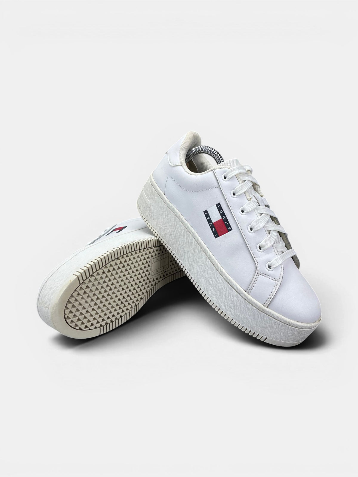 Tommy Hilfiger Platform Sneakers — buty sportowe damskie w bardzo dobrym stanie rozmiar 38, boczny profil