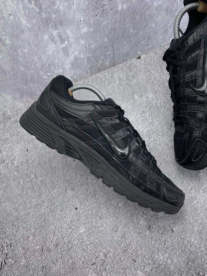 Nike P-6000 Black — buty sportowe męskie w bardzo dobrym stanie rozmiar 43, wewnętrzny panel lewego buta