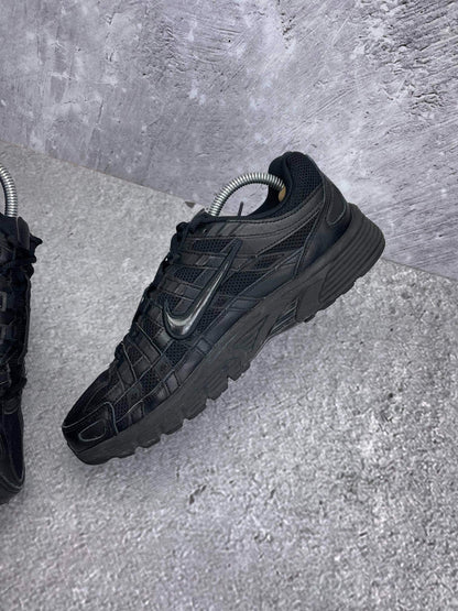 Nike P-6000 Black — buty sportowe męskie w bardzo dobrym stanie rozmiar 43, wewnętrzny panel prawego buta
