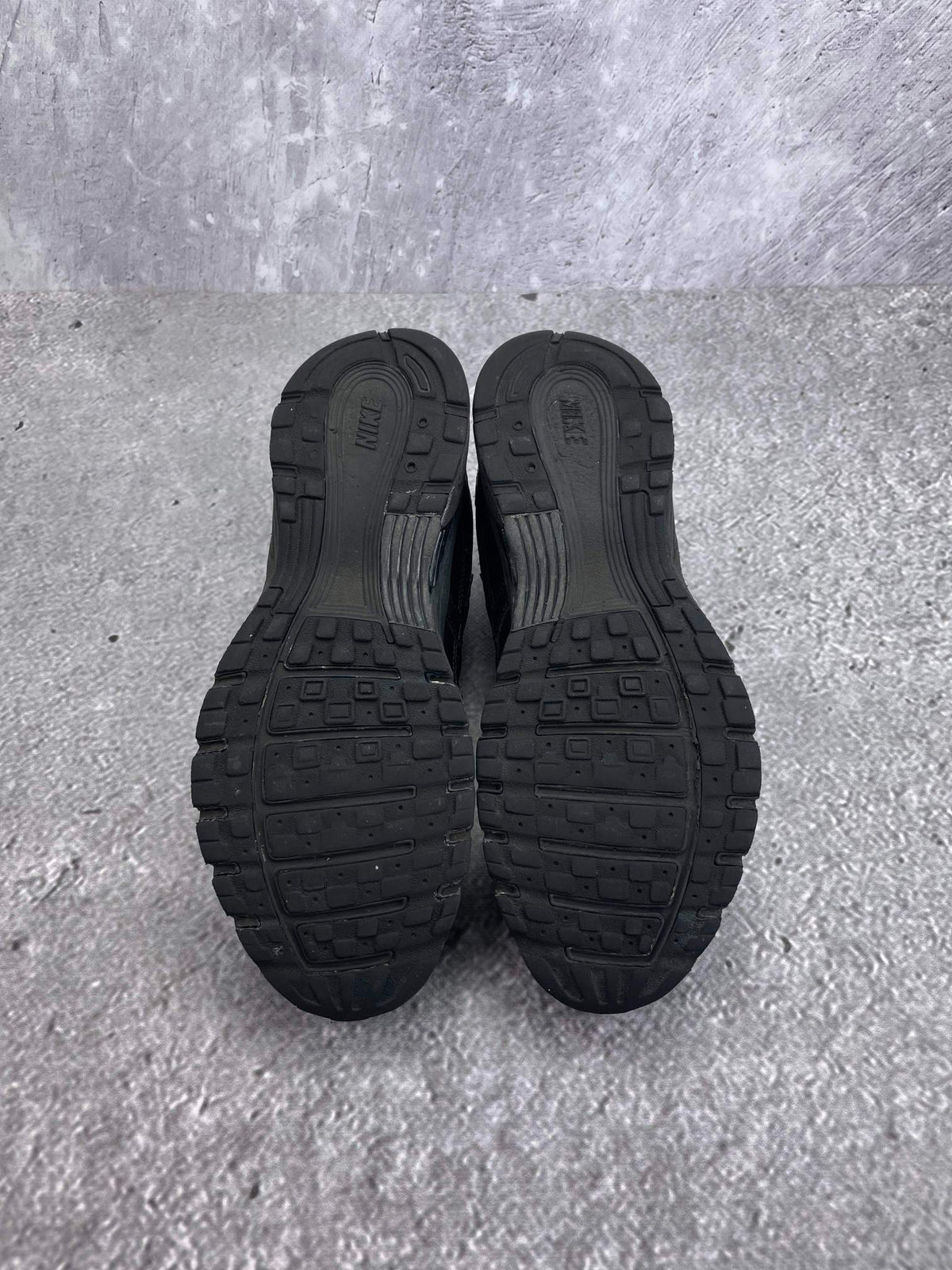 Nike P-6000 Black — buty sportowe męskie w bardzo dobrym stanie rozmiar 43, widok z tyłu