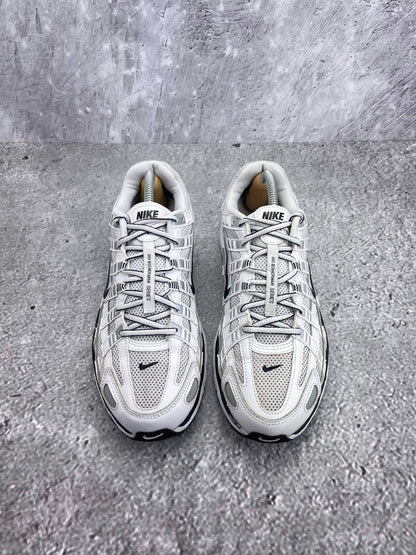 Nike P-6000 P-6000 Metallic Silver — buty sportowe męskie w bardzo dobrym stanie rozmiar 42.5, widok z tyłu