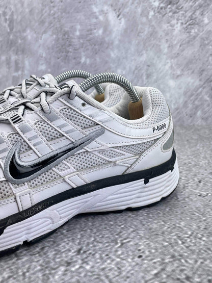 Nike P-6000 P-6000 Metallic Silver — buty sportowe męskie w bardzo dobrym stanie rozmiar 42.5, opcjonalne zdjęcie 1