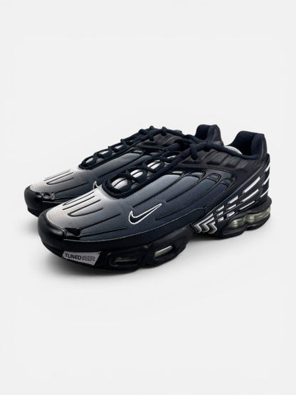 Nike Air Max Plus 3 Black White — buty sportowe męskie w bardzo dobrym stanie rozmiar 42.5, widok z boku
