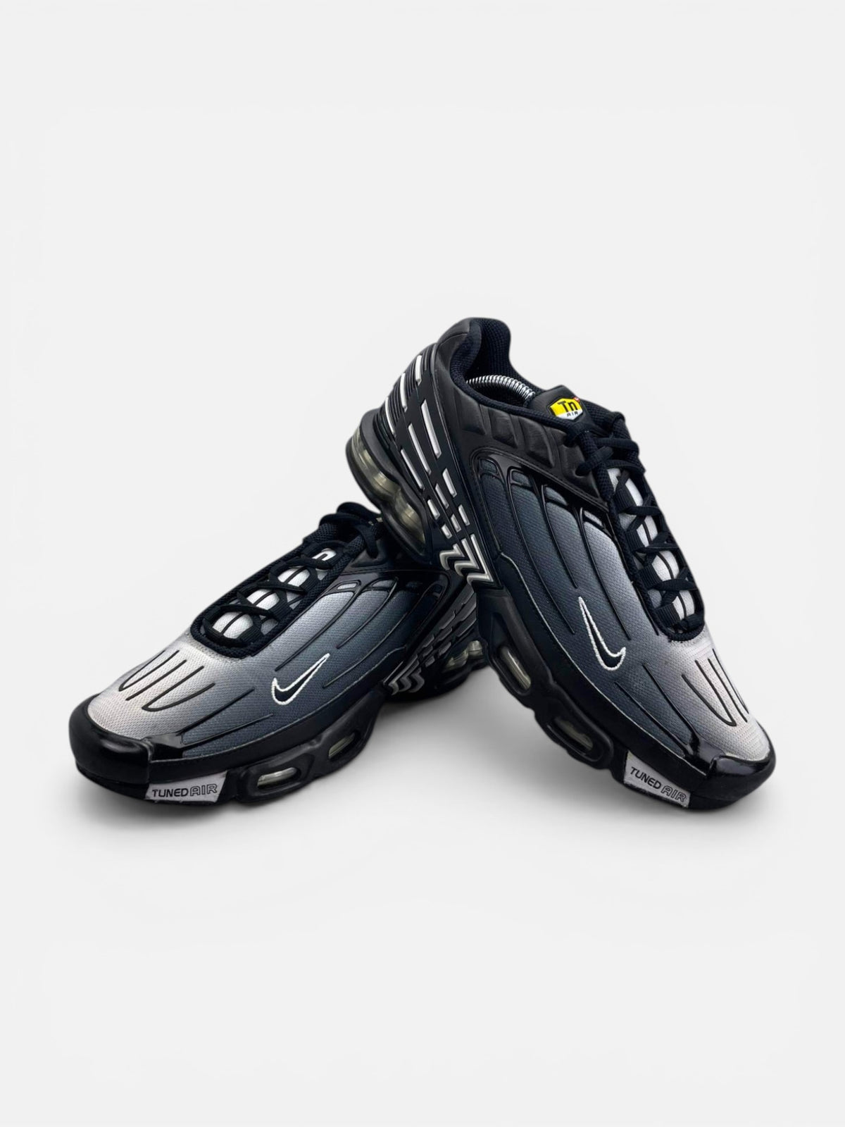 Nike Air Max Plus 3 Black White — buty sportowe męskie w bardzo dobrym stanie rozmiar 42.5, boczny profil