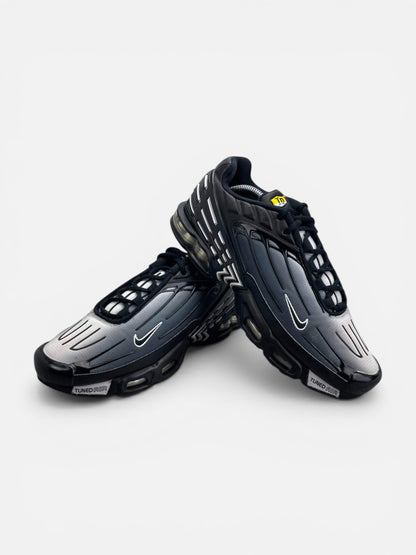 Nike Air Max Plus 3 Black White — buty sportowe męskie w bardzo dobrym stanie rozmiar 42.5, boczny profil
