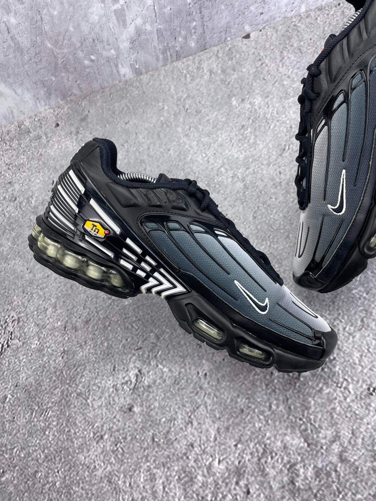 Nike Air Max Plus 3 Black White — buty sportowe męskie w bardzo dobrym stanie rozmiar 42.5, wewnętrzny panel lewego buta