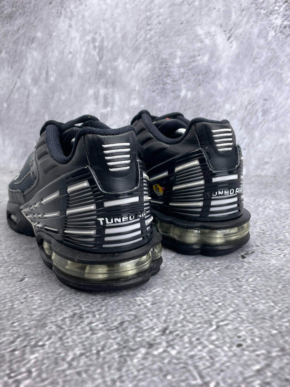 Nike Air Max Plus 3 Black White — buty sportowe męskie w bardzo dobrym stanie rozmiar 42.5, widok z tyłu