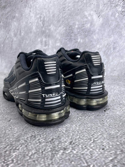 Nike Air Max Plus 3 Black White — buty sportowe męskie w bardzo dobrym stanie rozmiar 42.5, widok z tyłu