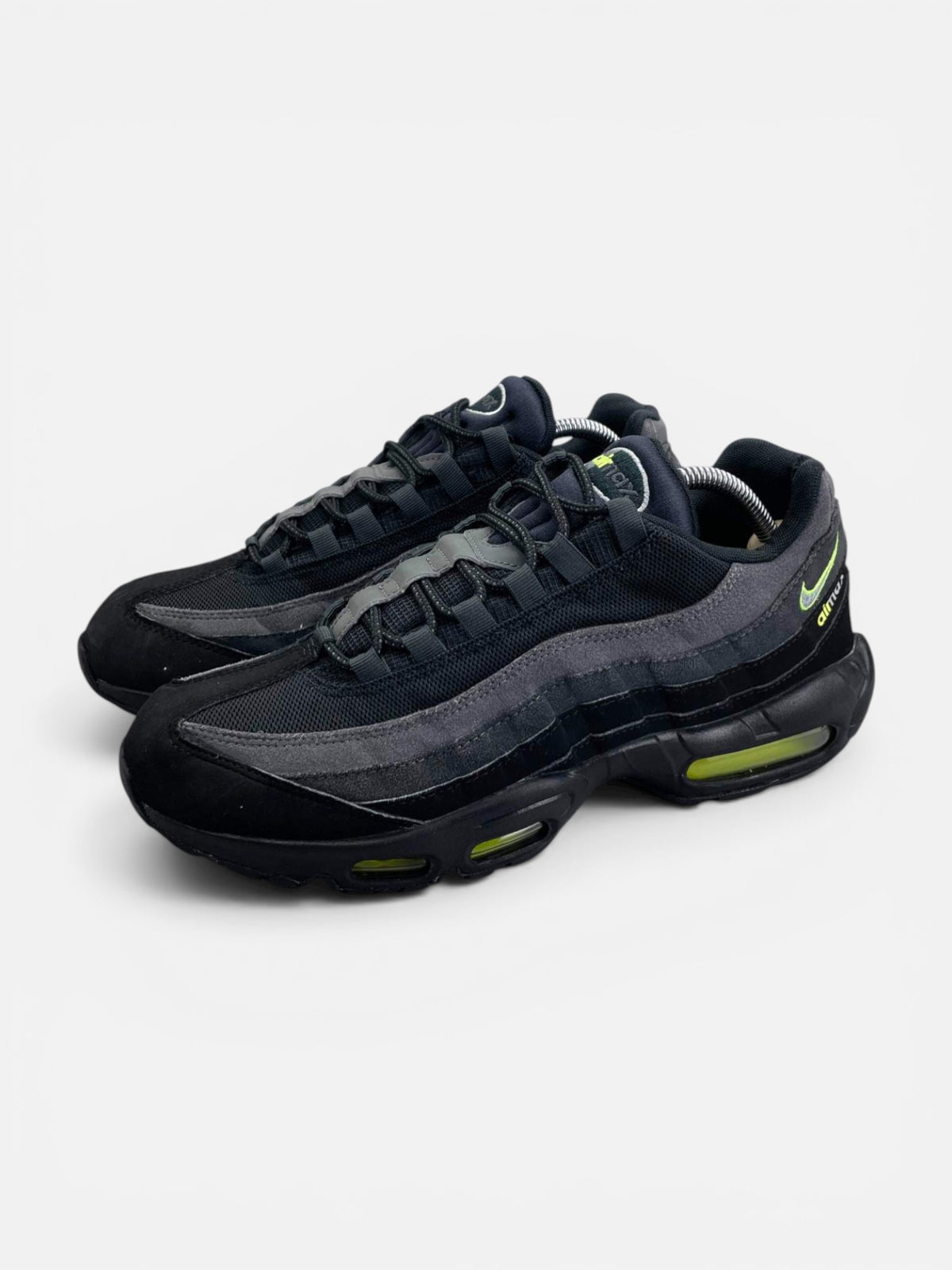Nike Air Max 95 Black Volt — buty sportowe męskie w bardzo dobrym stanie rozmiar 44, widok z boku