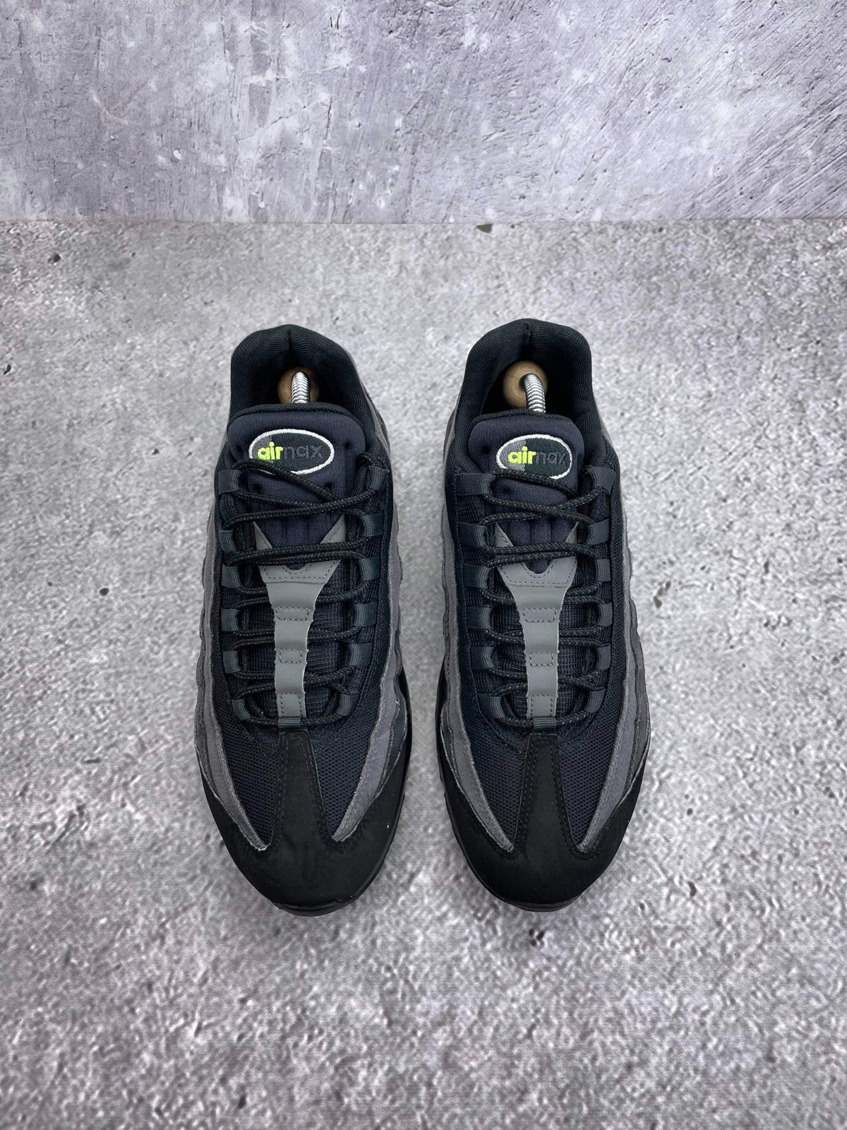 Nike Air Max 95 Black Volt — buty sportowe męskie w bardzo dobrym stanie rozmiar 44, widok z góry