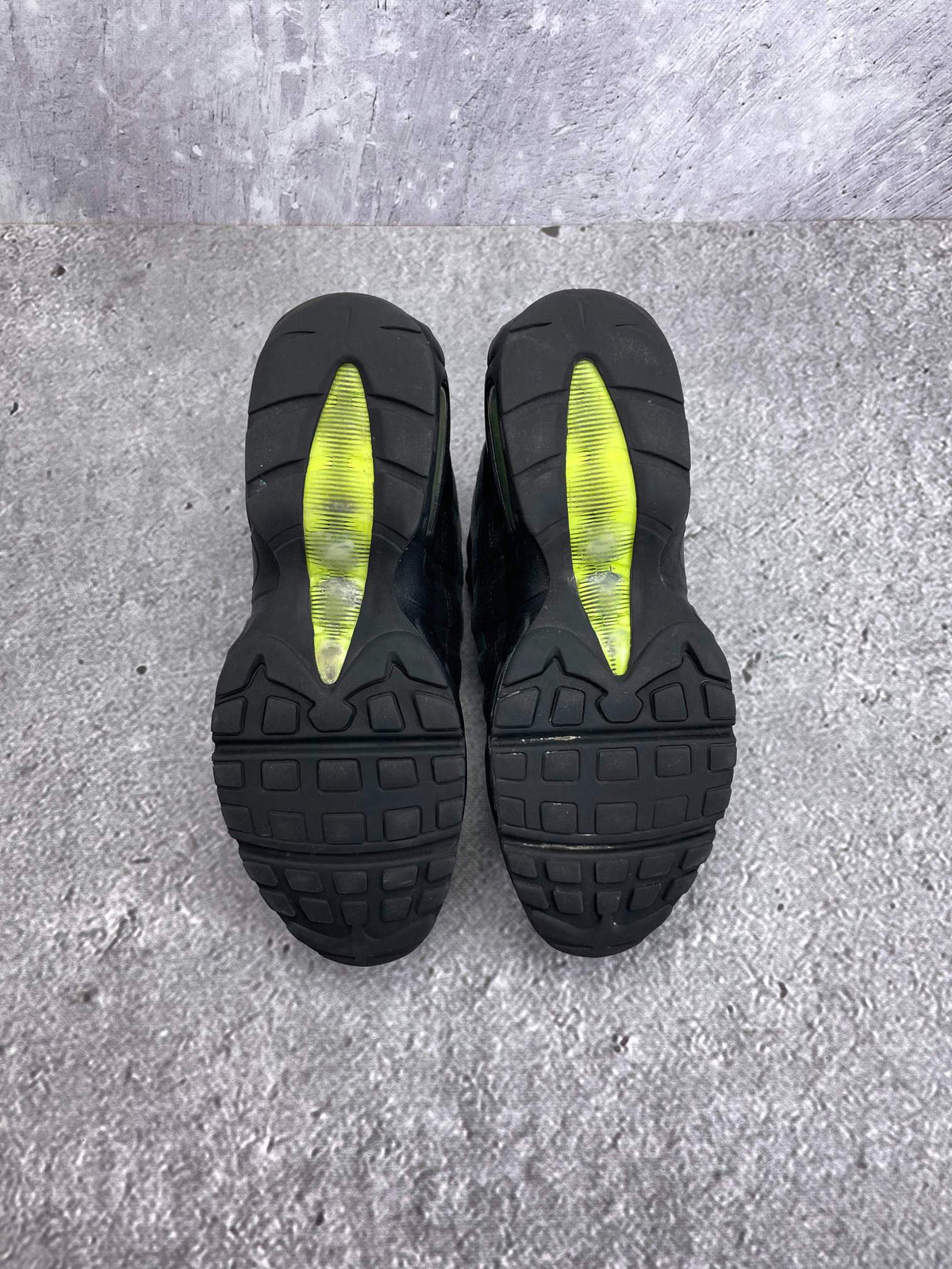 Nike Air Max 95 Black Volt — buty sportowe męskie w bardzo dobrym stanie rozmiar 44, podeszwa