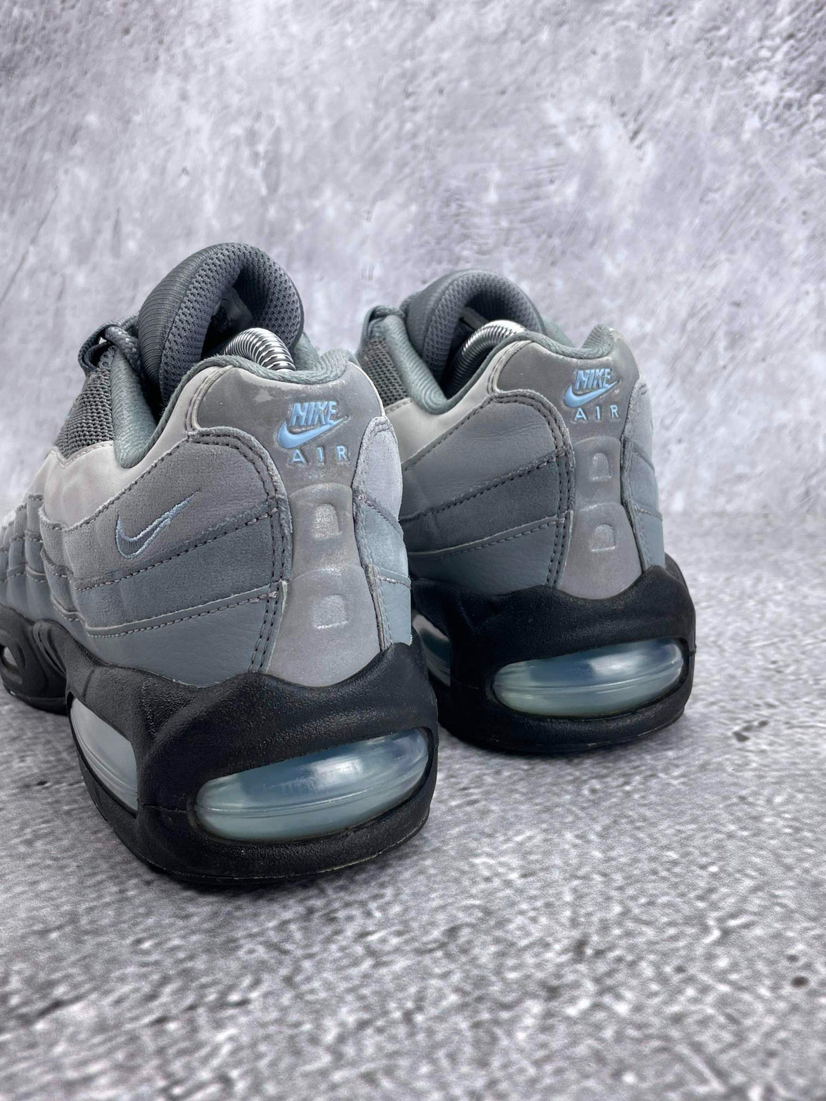 Nike Air Max 95 Cool Grey Psychic Blue — buty sportowe damskie w bardzo dobrym stanie rozmiar 40, widok z tyłu