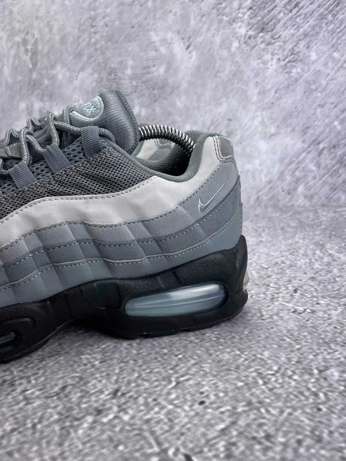 Nike Air Max 95 Cool Grey Psychic Blue — buty sportowe damskie w bardzo dobrym stanie rozmiar 40, opcjonalne zdjęcie 1