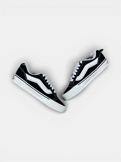 Vans Old Skool Platform — buty sportowe damskie w bardzo dobrym stanie rozmiar 39, zewnętrzny panel prawego buta