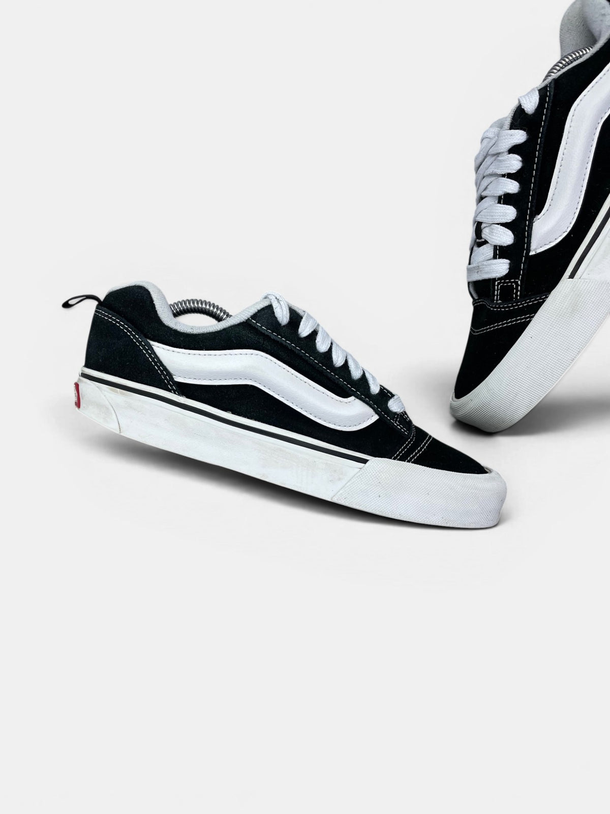Vans Old Skool Platform — buty sportowe damskie w bardzo dobrym stanie rozmiar 39, zewnętrzny panel lewego buta