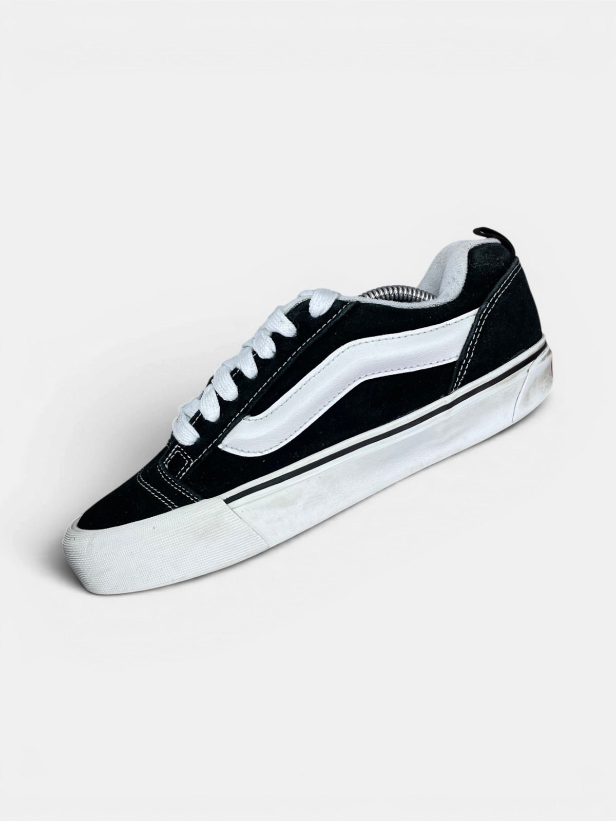Vans Old Skool Platform — buty sportowe damskie w bardzo dobrym stanie rozmiar 39, widok z góry na wewnętrzną stronę butów