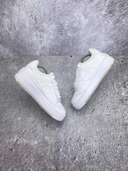 Nike Air Force 1 Shadow Triple White — buty sportowe damskie w bardzo dobrym stanie rozmiar 36.5, widok z góry na wewnętrzną stronę butów