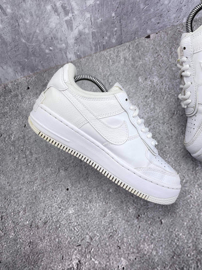 Nike Air Force 1 Shadow Triple White — buty sportowe damskie w bardzo dobrym stanie rozmiar 36.5, wewnętrzny panel lewego buta