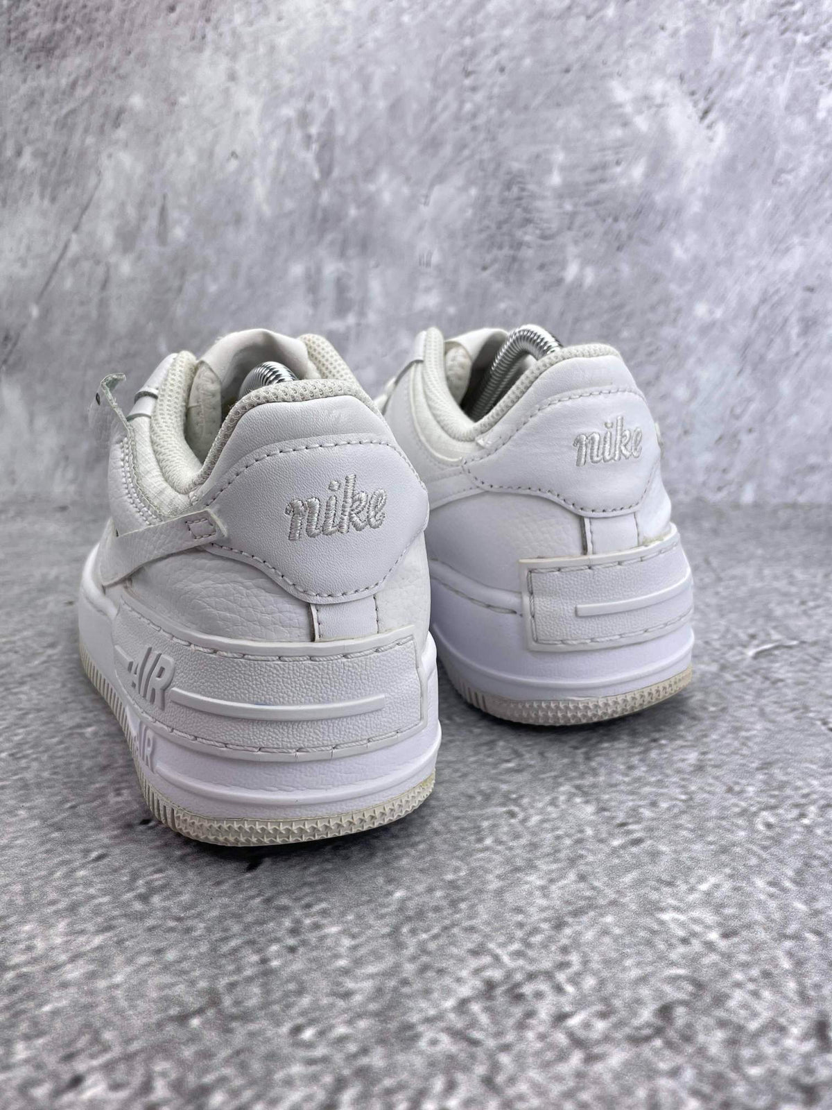 Nike Air Force 1 Shadow Triple White — buty sportowe damskie w bardzo dobrym stanie rozmiar 36.5, widok z tyłu
