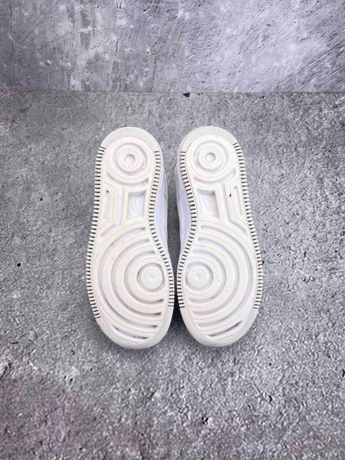 Nike Air Force 1 Shadow Triple White — buty sportowe damskie w bardzo dobrym stanie rozmiar 36.5, podeszwa