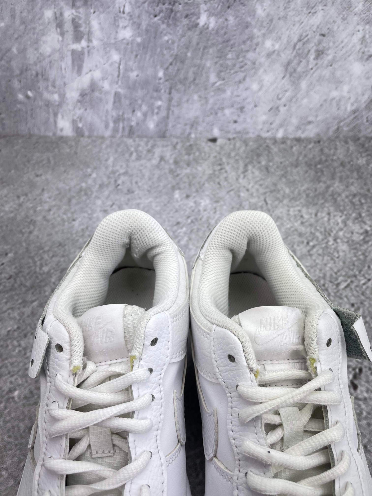 Nike Air Force 1 Shadow Triple White — buty sportowe damskie w bardzo dobrym stanie rozmiar 36.5, zapiętki butów