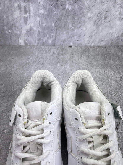 Nike Air Force 1 Shadow Triple White — buty sportowe damskie w bardzo dobrym stanie rozmiar 36.5, zapiętki butów