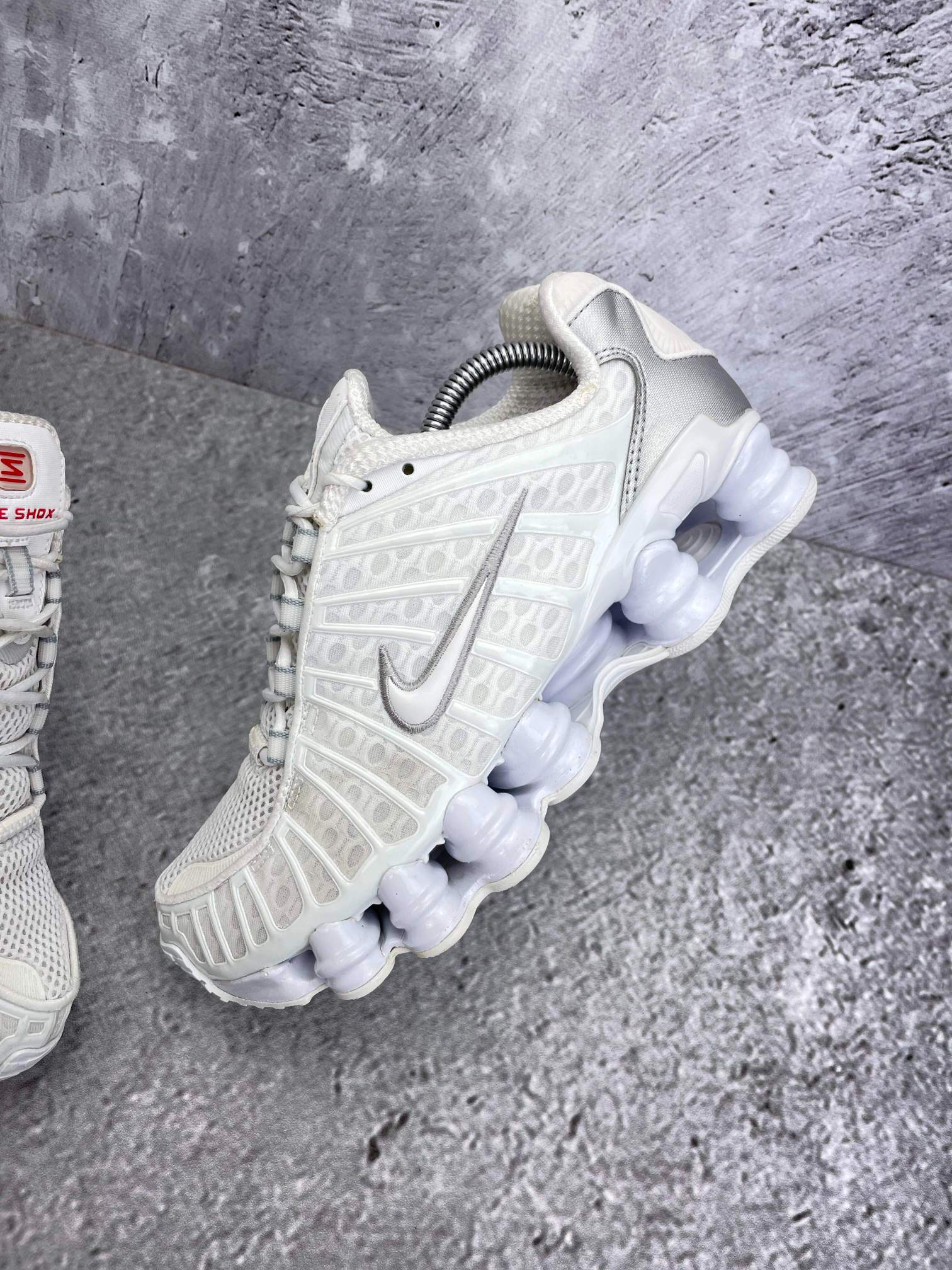Nike Shox TL — buty sportowe damskie w bardzo dobrym stanie rozmiar 38.5, zewnętrzny panel lewego buta