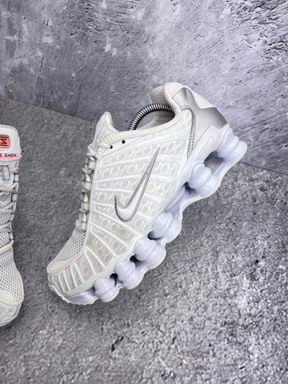 Nike Shox TL — buty sportowe damskie w bardzo dobrym stanie rozmiar 38.5, zewnętrzny panel lewego buta