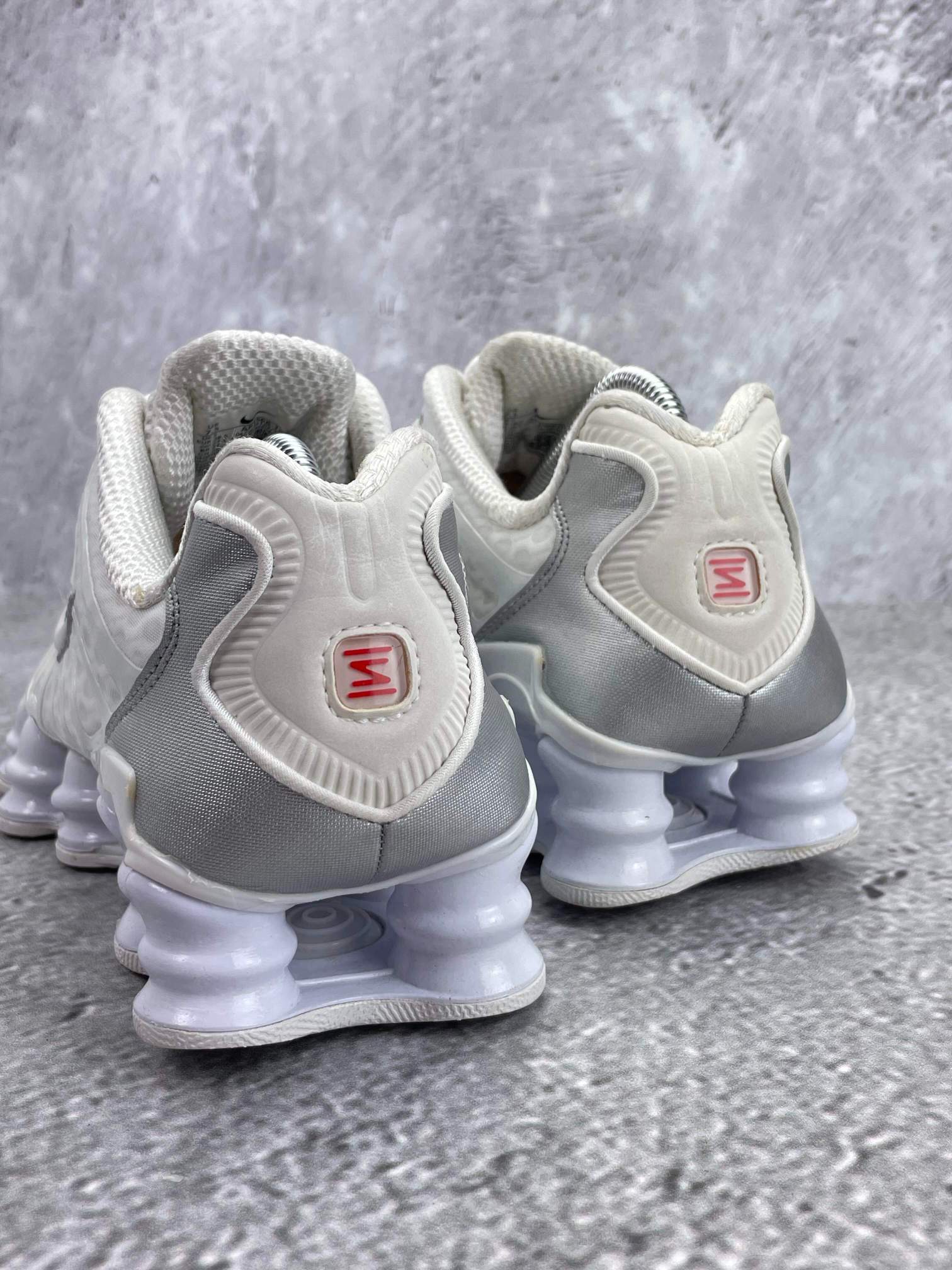 Nike Shox TL — buty sportowe damskie w bardzo dobrym stanie rozmiar 38.5, widok z tyłu