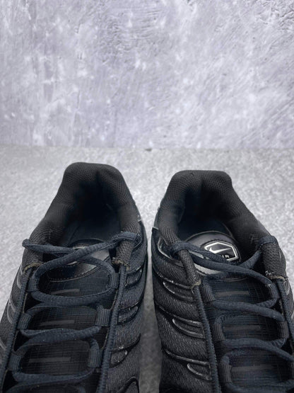 Nike Air Max Plus Triple Black — buty sportowe męskie w bardzo dobrym stanie rozmiar 45, zapiętki butów