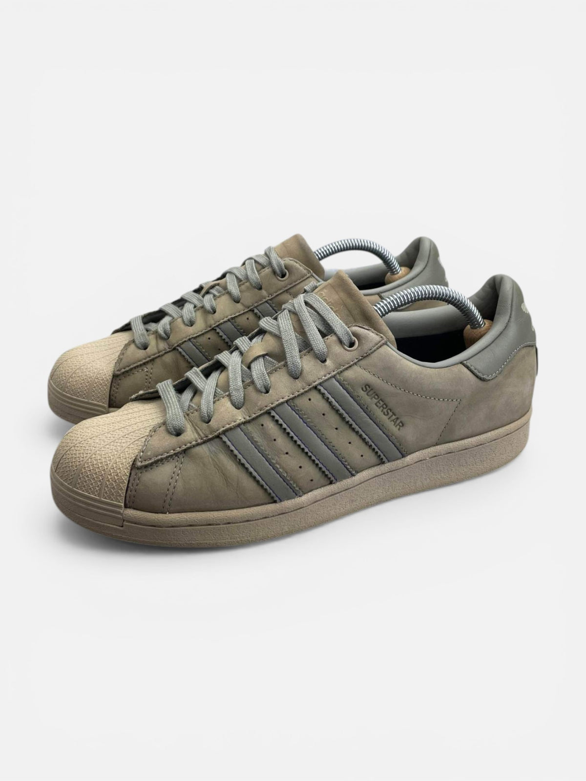 Adidas Superstar GTX Silver Pebble — buty sportowe męskie w bardzo dobrym stanie rozmiar 43 1/3, widok z boku