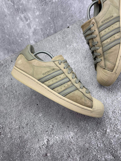 Adidas Superstar GTX Silver Pebble — buty sportowe męskie w bardzo dobrym stanie rozmiar 43 1/3, zewnętrzny panel prawego buta
