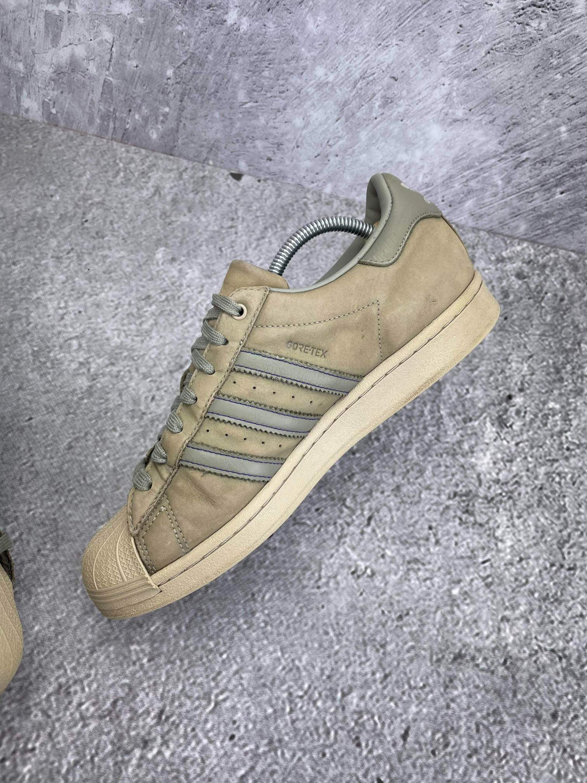 Adidas Superstar GTX Silver Pebble — buty sportowe męskie w bardzo dobrym stanie rozmiar 43 1/3, wewnętrzny panel prawego buta