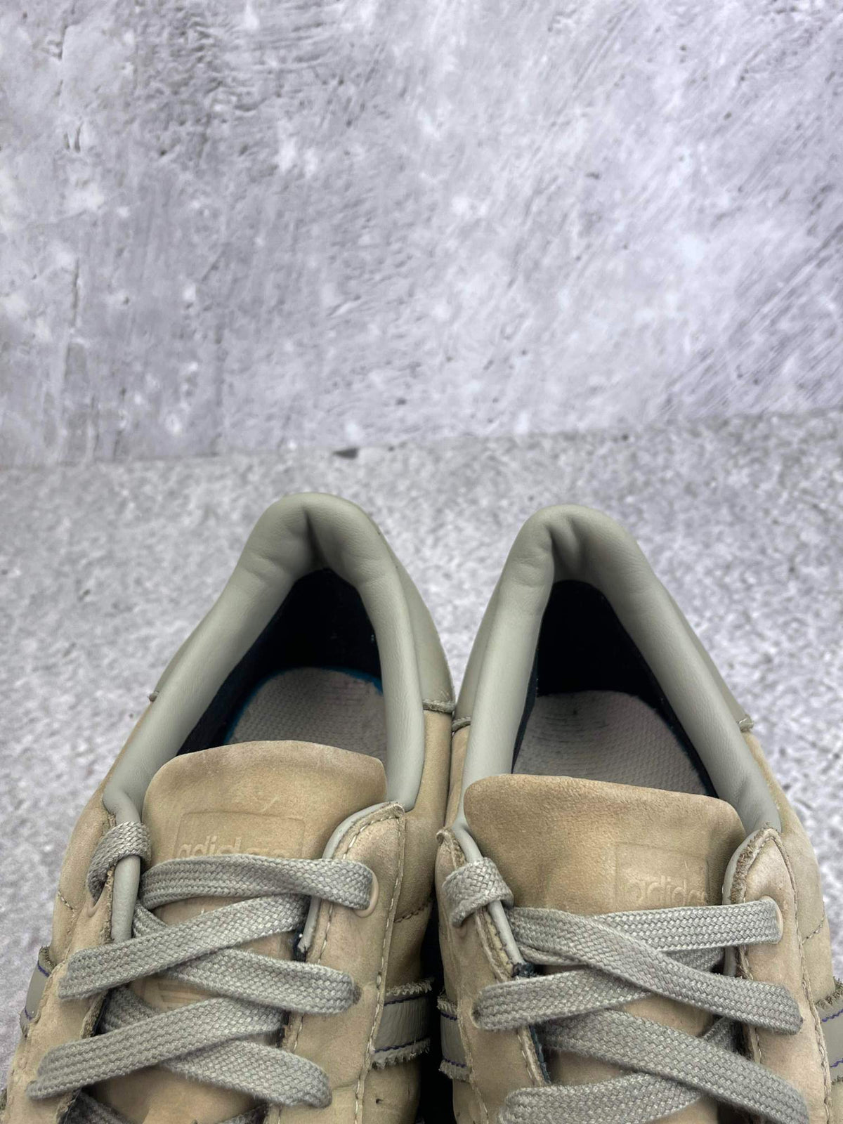 Adidas Superstar GTX Silver Pebble — buty sportowe męskie w bardzo dobrym stanie rozmiar 43 1/3, zapiętki butów
