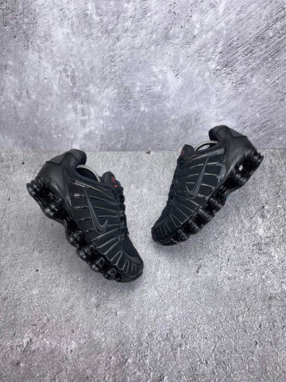 Nike Shox TL Metallic Hematite — buty sportowe damskie w bardzo dobrym stanie rozmiar 40, widok z góry na zewnętrzną stronę butów