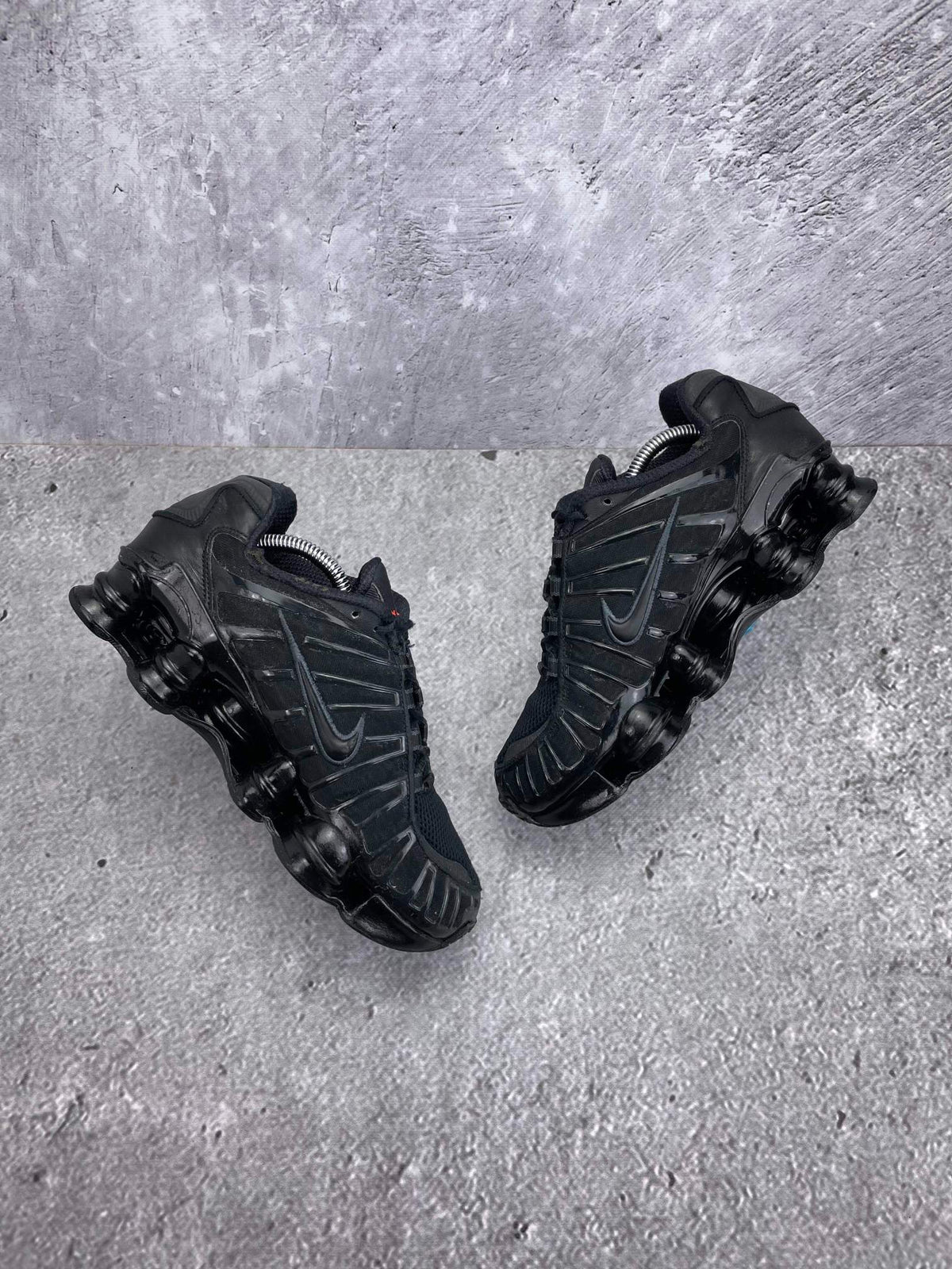 Nike Shox TL Metallic Hematite — buty sportowe damskie w bardzo dobrym stanie rozmiar 40, widok z góry na wewnętrzną stronę butów