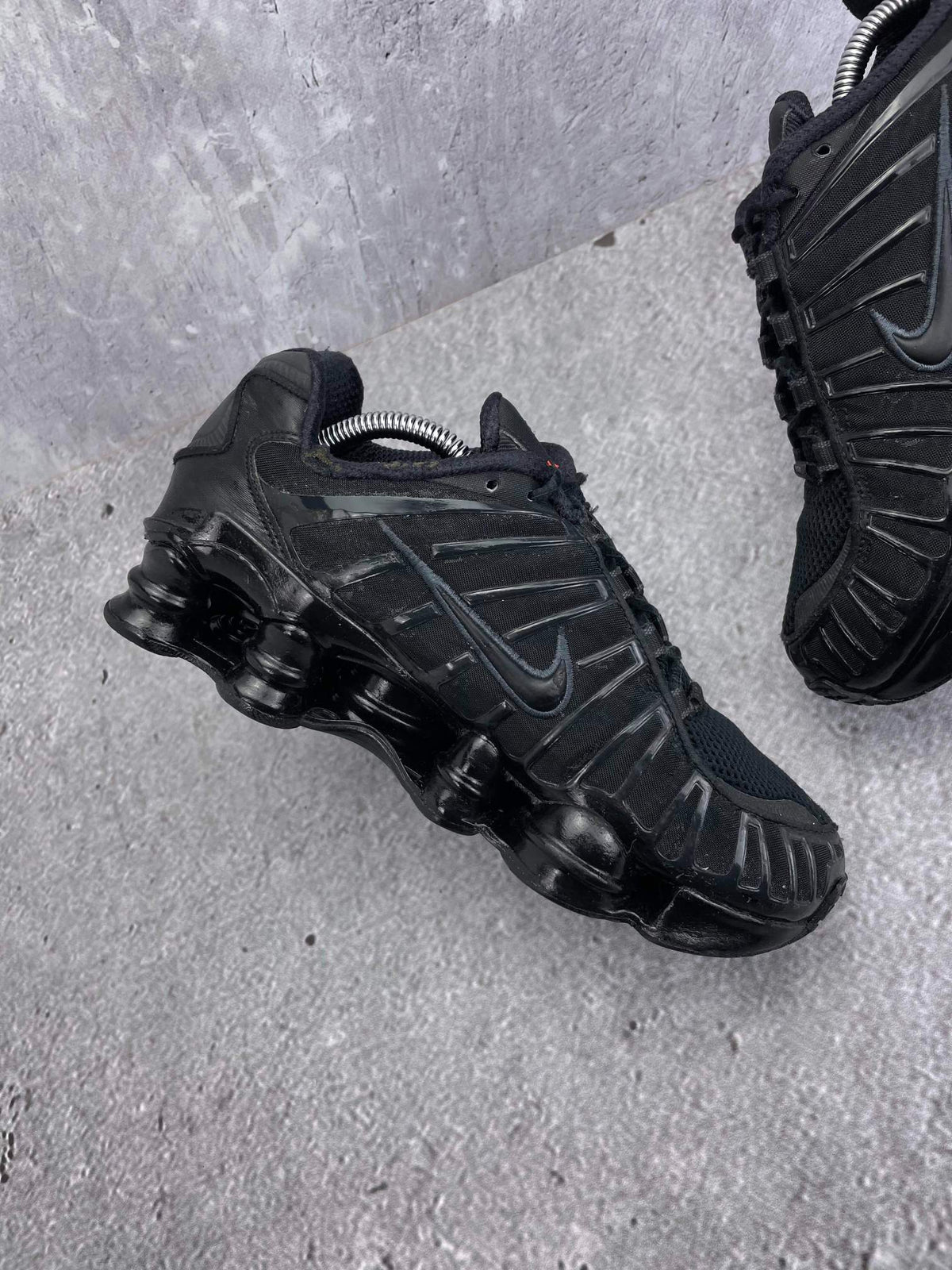 Nike Shox TL Metallic Hematite — buty sportowe damskie w bardzo dobrym stanie rozmiar 40, wewnętrzny panel lewego buta