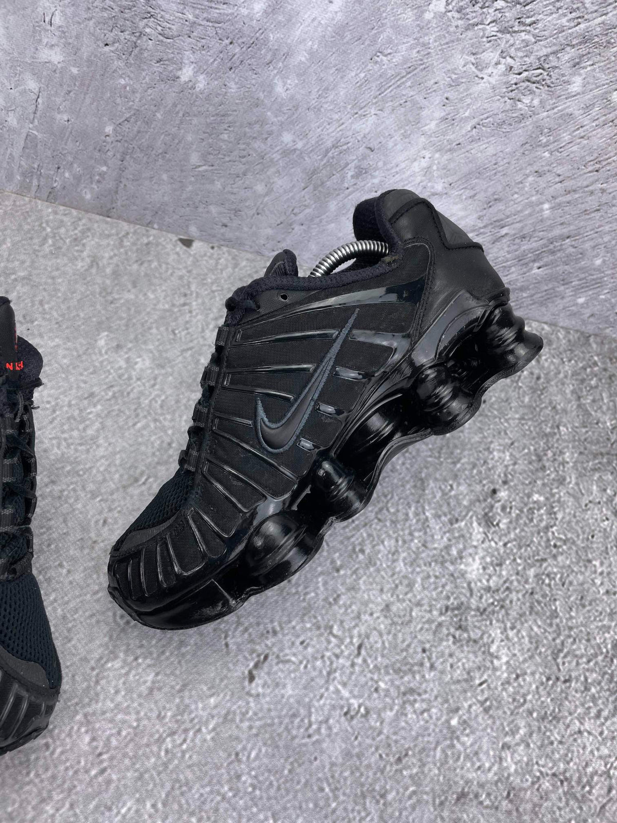 Nike Shox TL Metallic Hematite — buty sportowe damskie w bardzo dobrym stanie rozmiar 40, wewnętrzny panel prawego buta